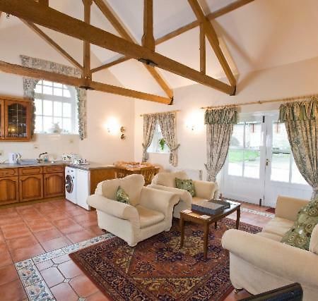 The Stables Villa South Barrow Bagian luar foto