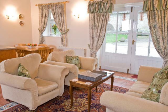 The Stables Villa South Barrow Bagian luar foto