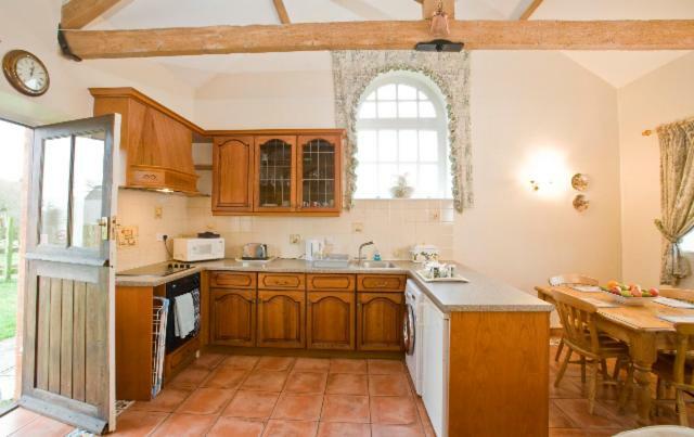 The Stables Villa South Barrow Bagian luar foto